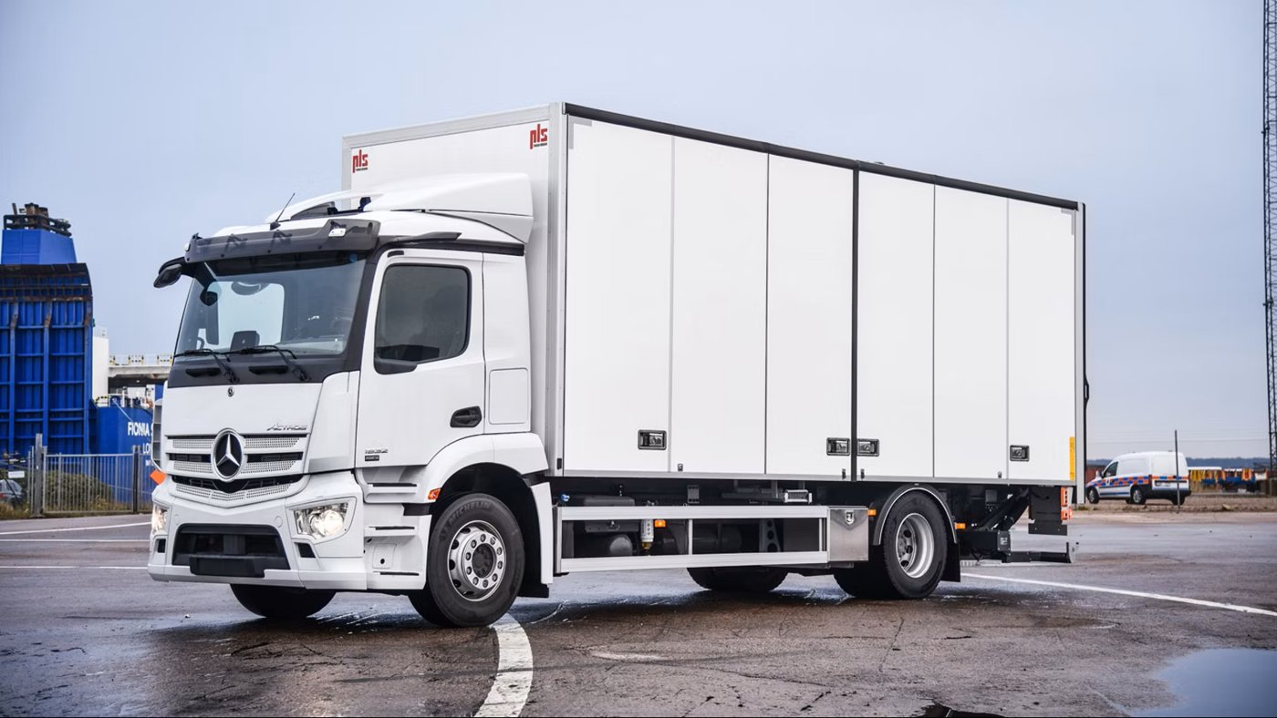 Bergholms distributionsbil med skåp för transport av gods och styckegods i Stockholm